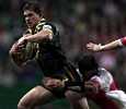 Matthew Gidley tries to slice his way through.