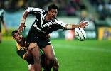 Andrew Johns pull down Ali Lauiti'iti.