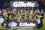 Australia celebrate winning the 2004 Tri Nations!