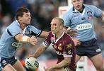 Steve Simpson tries to stop a Darren Lockyer pass.