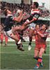 Sam Perrett takes the bomb, Amos Roberts jumps, and Anthony Quinn doesn't get close.